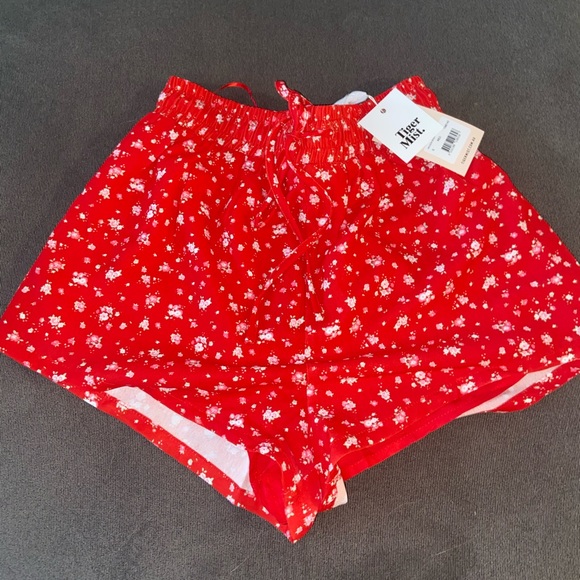 Tiger Mist red flowy short - Picture 3 of 5